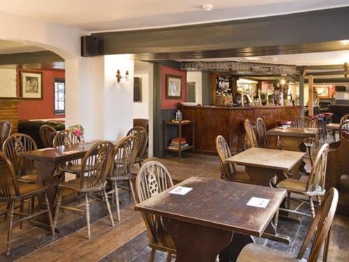 The May Garland Inn Hellingly エクステリア 写真