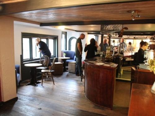 The May Garland Inn Hellingly エクステリア 写真