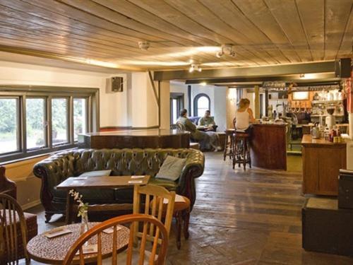 The May Garland Inn Hellingly エクステリア 写真