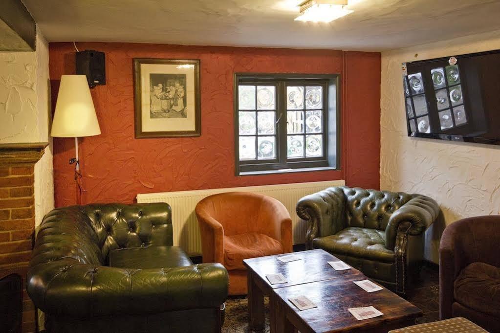 The May Garland Inn Hellingly エクステリア 写真