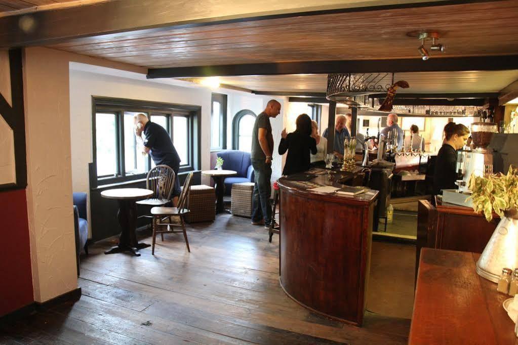 The May Garland Inn Hellingly エクステリア 写真