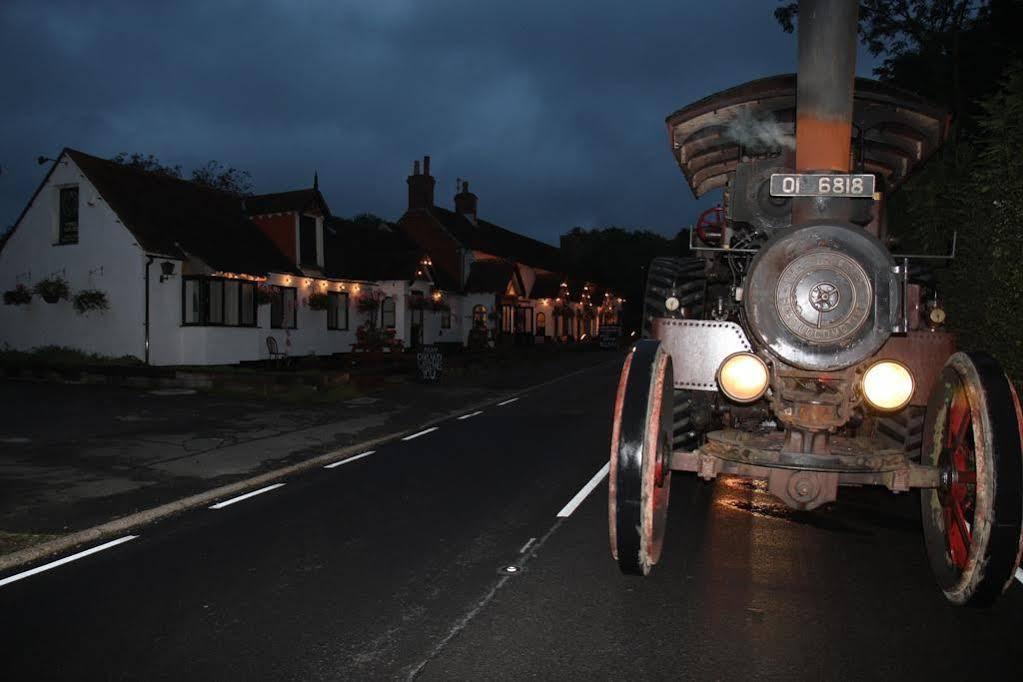 The May Garland Inn Hellingly エクステリア 写真