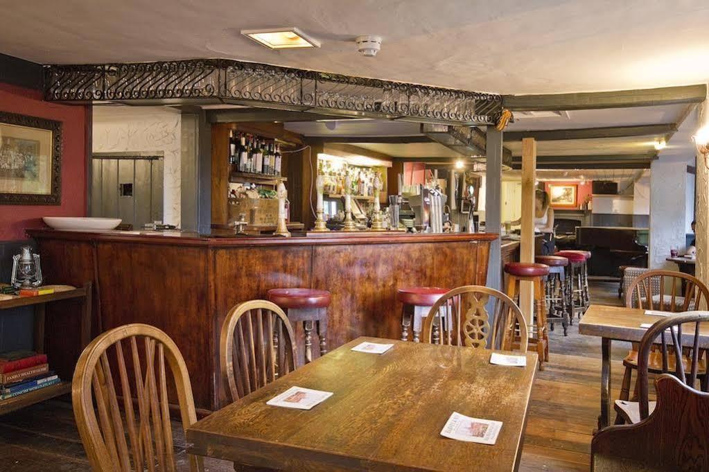 The May Garland Inn Hellingly エクステリア 写真