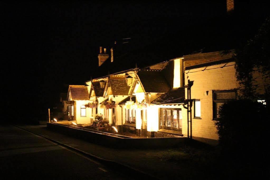 The May Garland Inn Hellingly エクステリア 写真